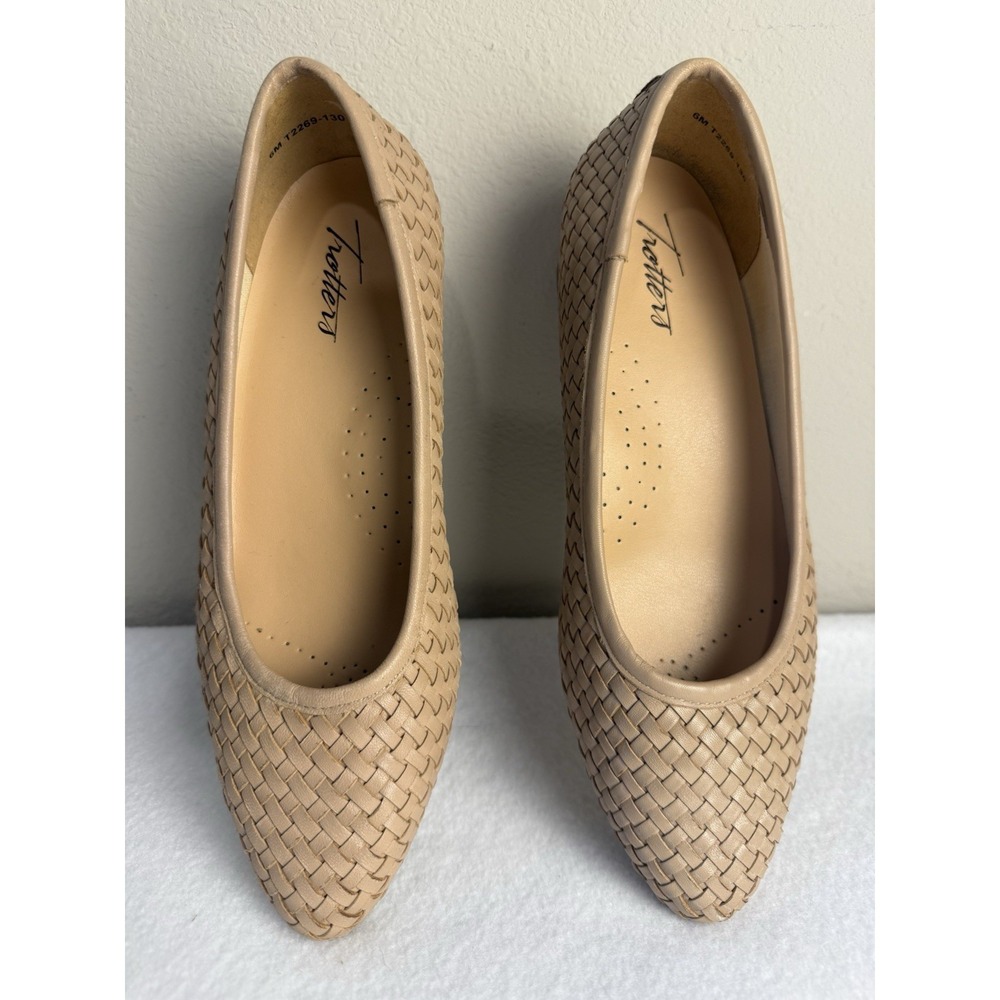Trotters Woven Flats Womens Size 6M Beige Nude Comfort Slip On Shoes NWOB $80